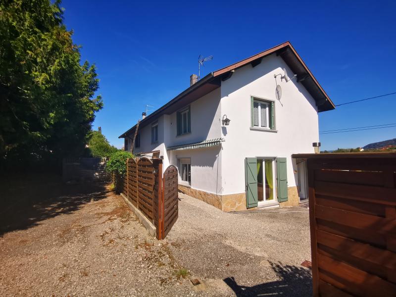 A vendre proche centre ville BELLEY, maison T5 avec terrain, garages ...